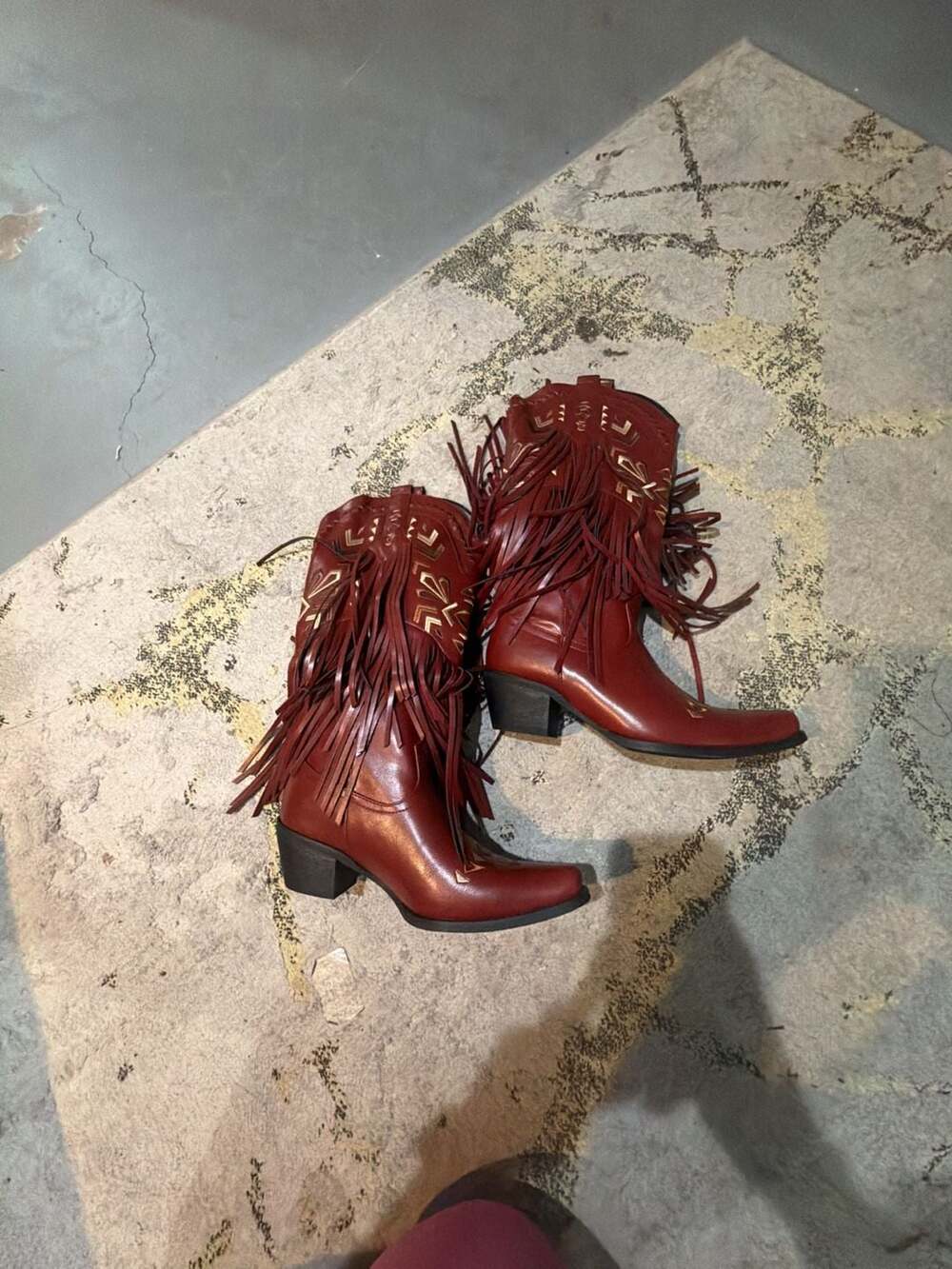 Women's Burgundy Fringe Western Cowgirl Boots with Studded Details - Picture 4 of 4